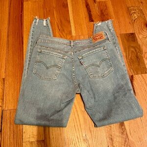 Womens Levi’s 711 skinny jeans